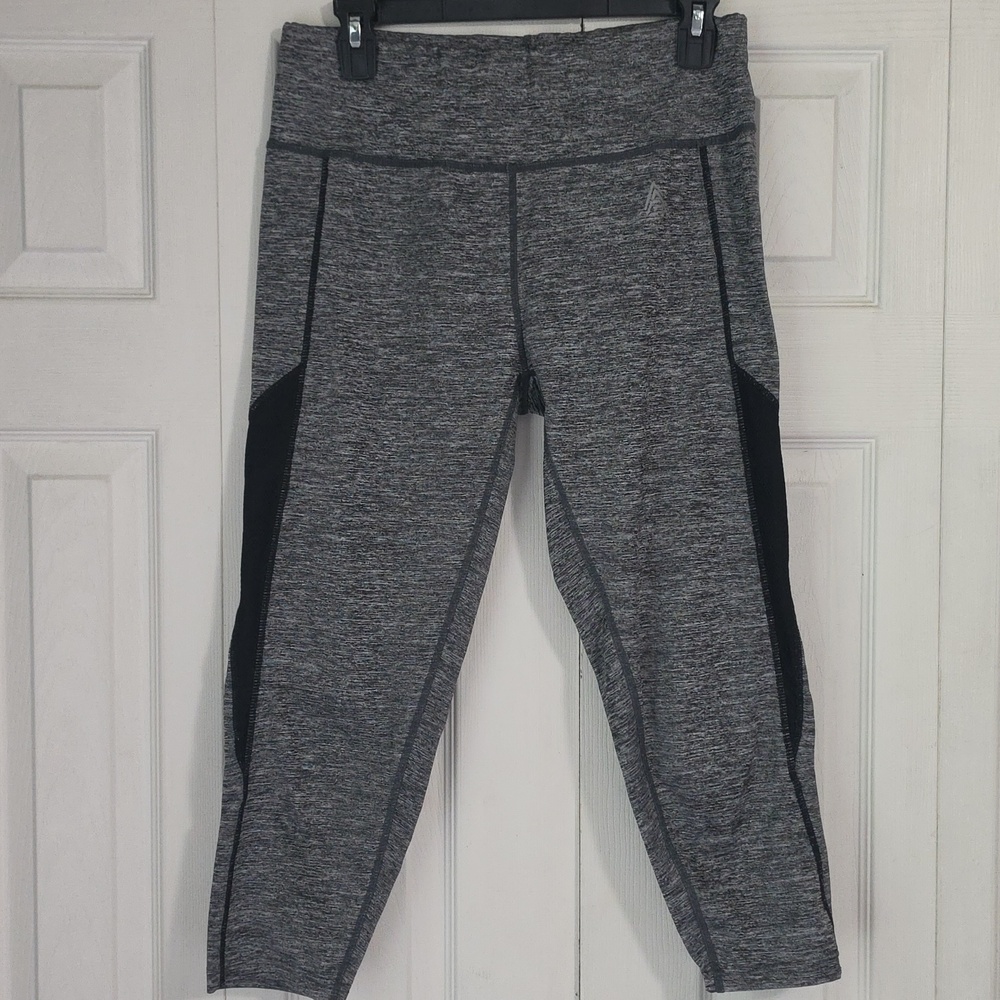 Gray Heather Cropped Athletic Leggings with Black Side Panels